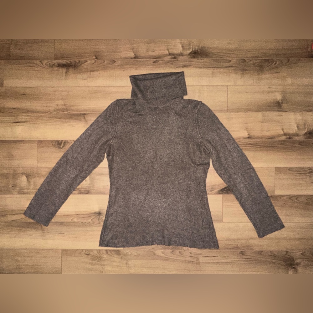 Cashmere turtleneck in brown